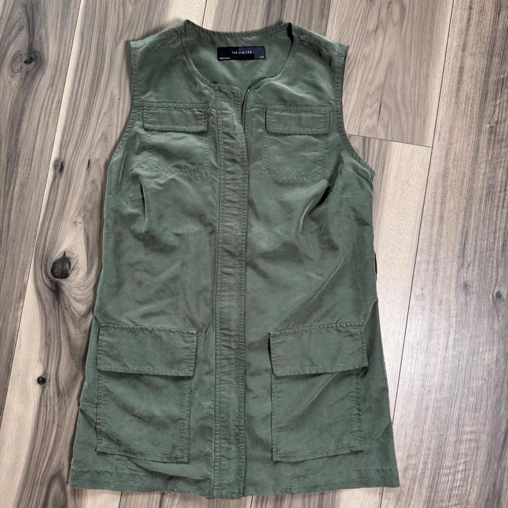 The Limited olive green cargo vest in size XS